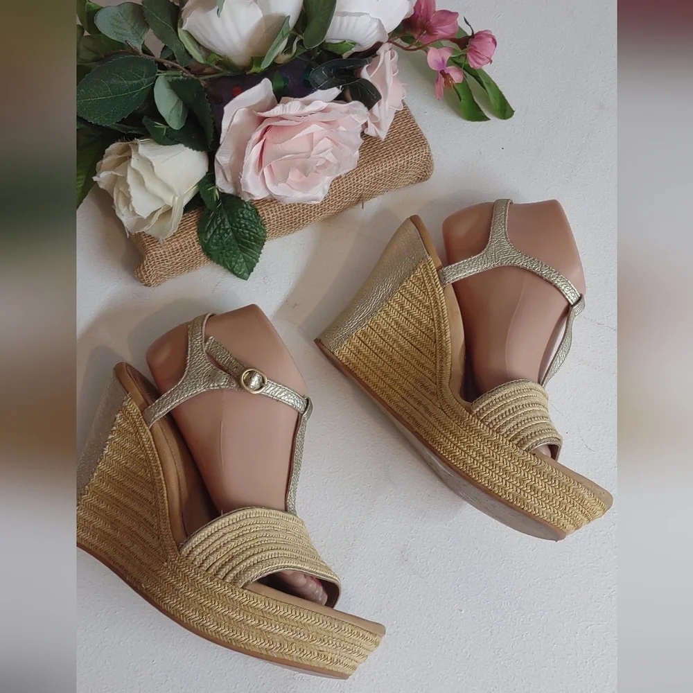UGG sandal shoes for women size 10